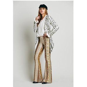 Gifted * Novella Royal🌼Border Print Bell Bottoms🌼Sold Out